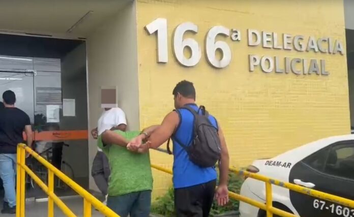 Viatura da Polícia Civil em operação que levou à prisão em Paraty