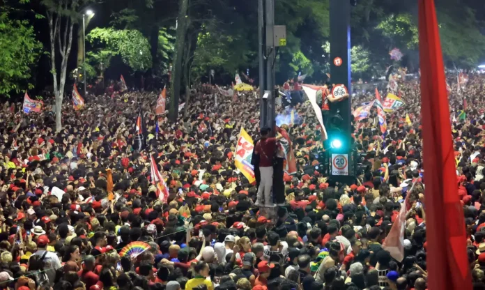 Lula durante a apuração que levou à maior votação de um presidenciável no Brasil